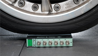 Data acquisition hardware LAN-XI under tire 